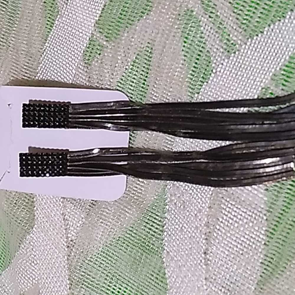 BLACK STONE METTALIC DROP TAIL EARRINGS